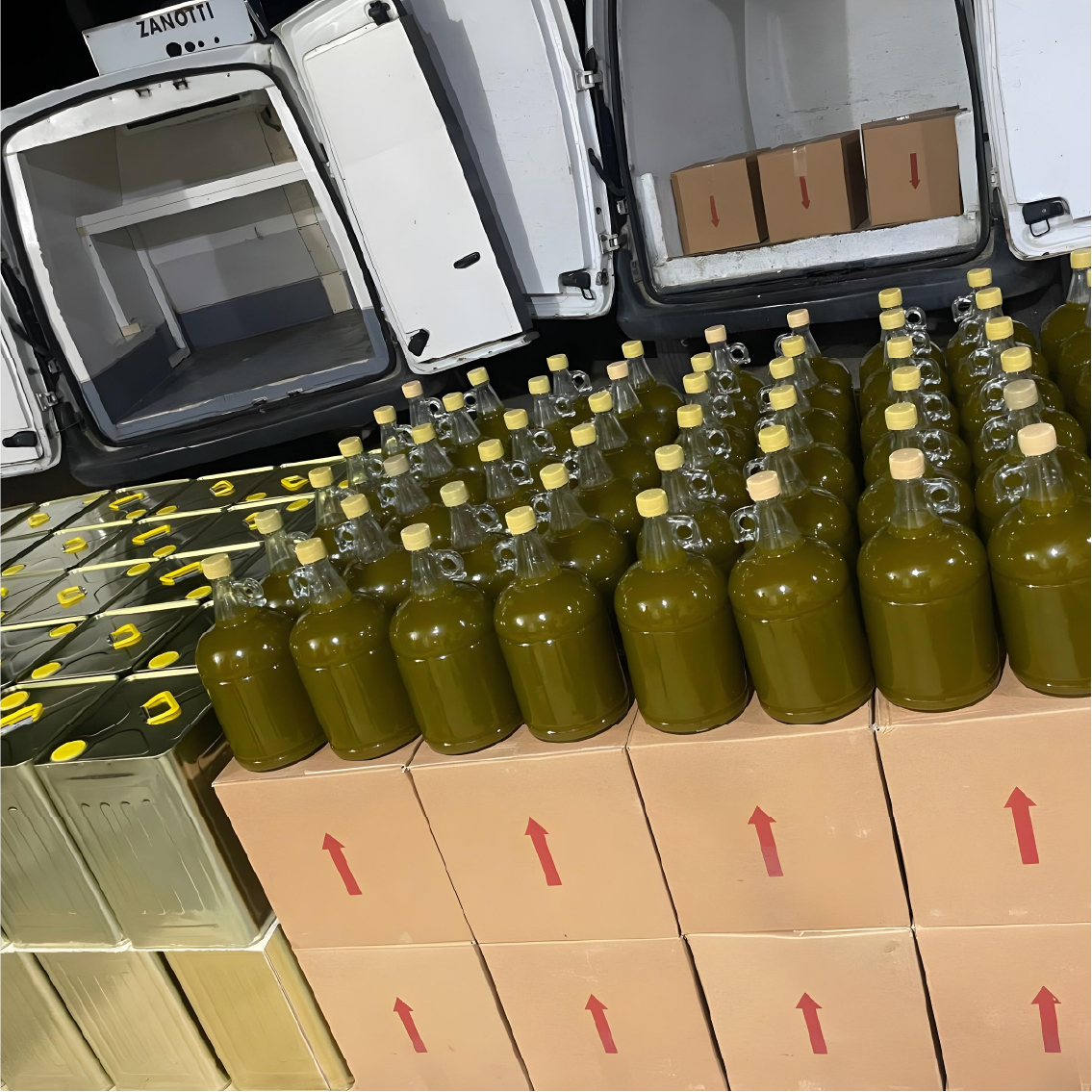 title="Wholesale: Premium Lebanese olive oil in bulk" alt="Wholesale olive oil bottles and tins"